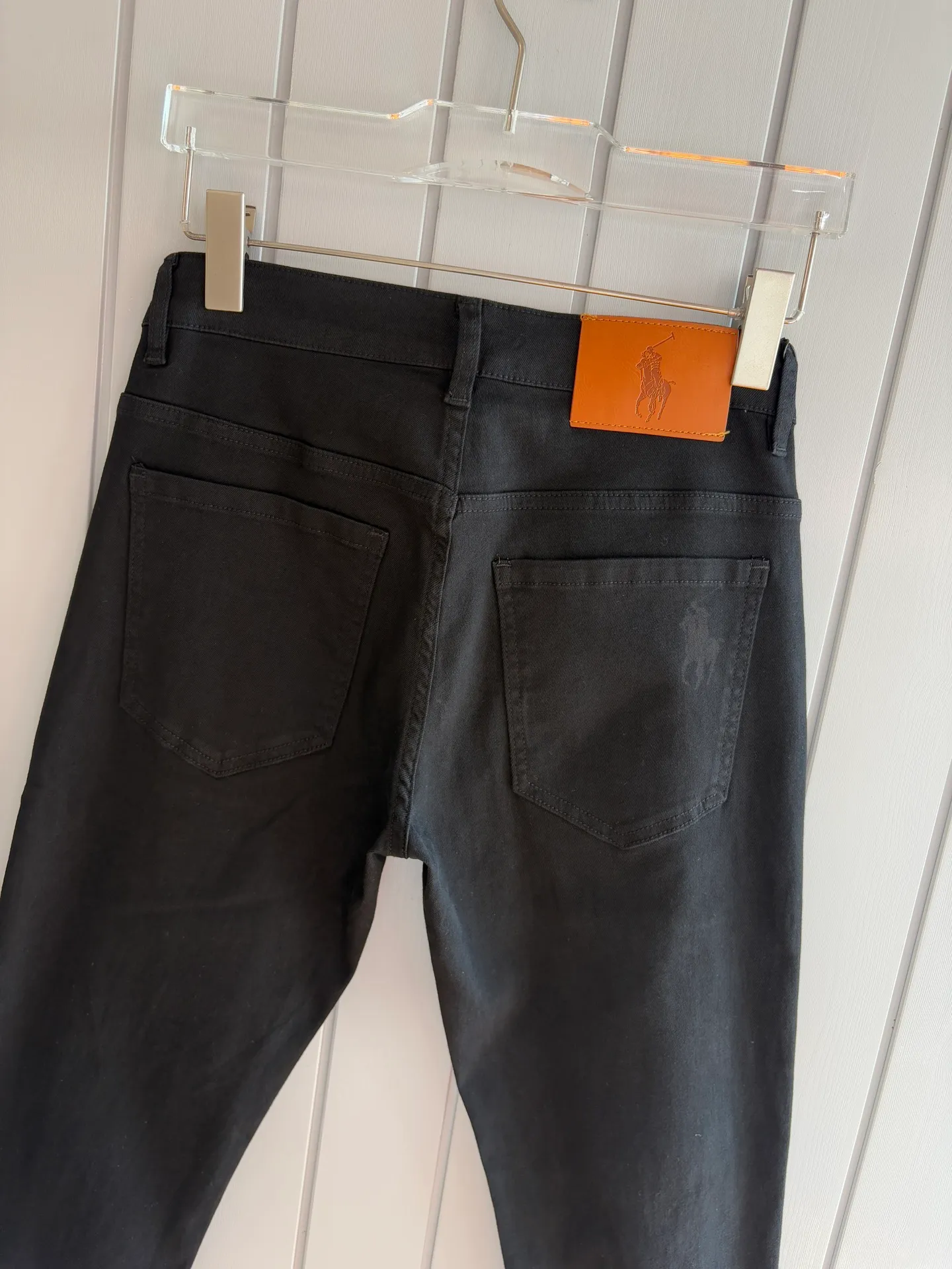 P240 A super stylish pair of jeans, customized original washed denim fabric, unique design, top-notch embroidered letter pattern logo, original hardware accessories decoration, an extremely outstanding pair of jeans, the materials and craftsmanship are extremely luxurious and exquisite, extremely high-grade, handsome and stylish upper body, recommended 👍, 005 code number: 29-38 but not 35; 37